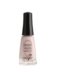 vernis à ongles beige rose - maquillage femme